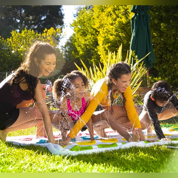 New • Unopened • Twister Splash • Ages 6 + - Picture 9 of 13